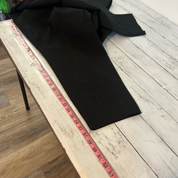 NWT OLD NAVY HIGH-RISE PIXIE
SKINNY COMFORT WAIST BLACK PULL ON PANT SIZE 4X - Picture 5 of 7